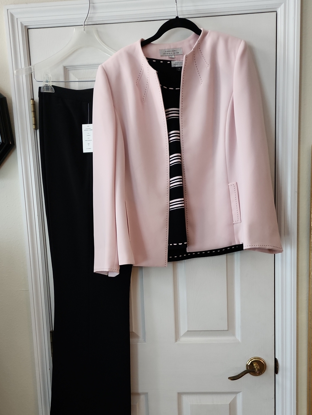 TAHARI ARTHUR LEVINE  New 3 piece Suit